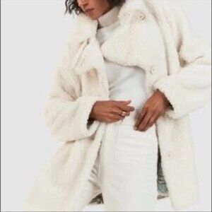 Good condition Faherty White Tahoe Teddy Coat size S